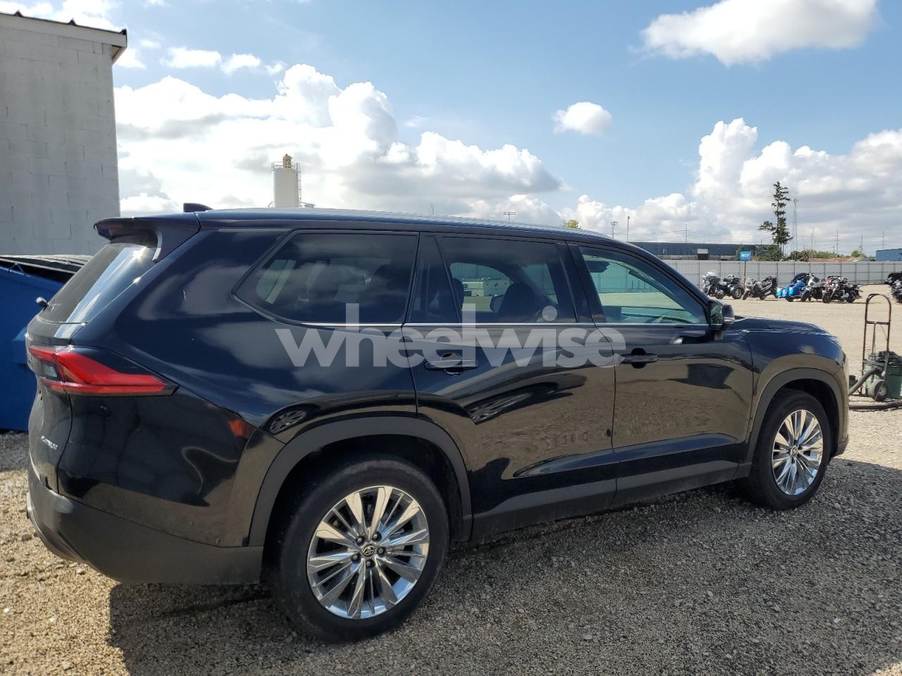 Photo 3 of 2024 TOYOTA GRAND HIGHLANDER XLE (VIN 5TDAAAB50RS052335)