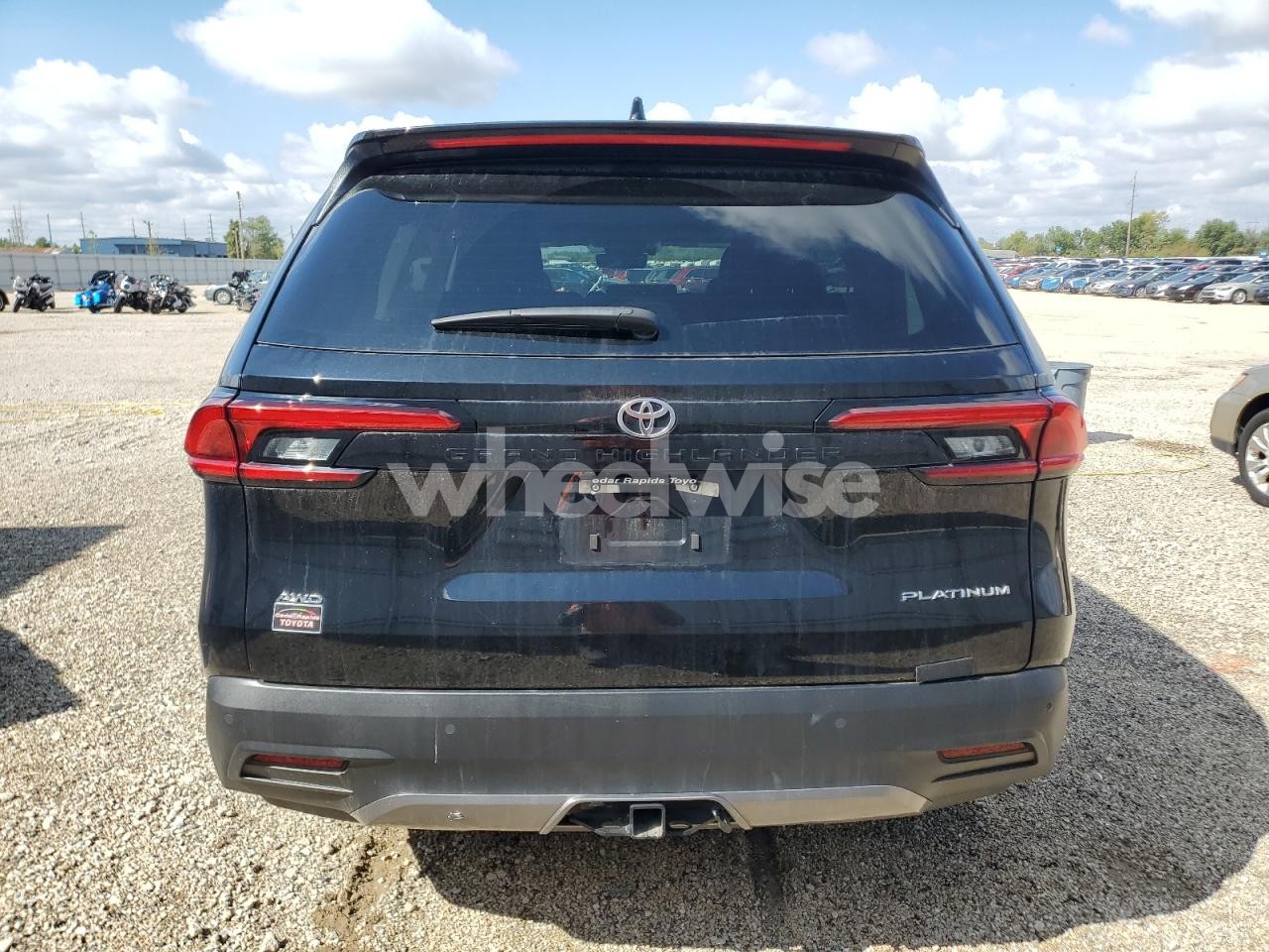 Photo 6 of 2024 TOYOTA GRAND HIGHLANDER XLE (VIN 5TDAAAB50RS052335)