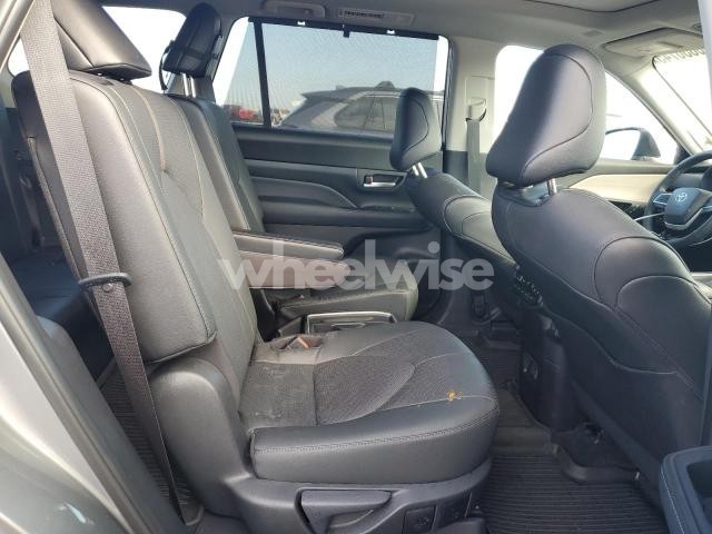 Photo 5 of 2025 TOYOTA GRAND HIGHLANDER LE (VIN 5TDAAAB50SS081808)