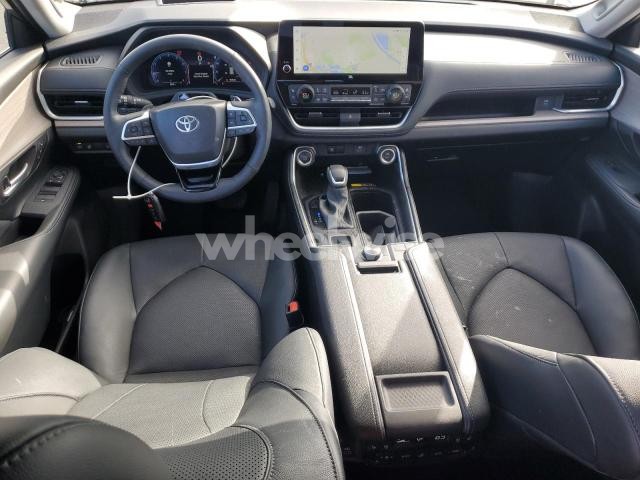 Photo 8 of 2025 TOYOTA GRAND HIGHLANDER LE (VIN 5TDAAAB50SS081808)