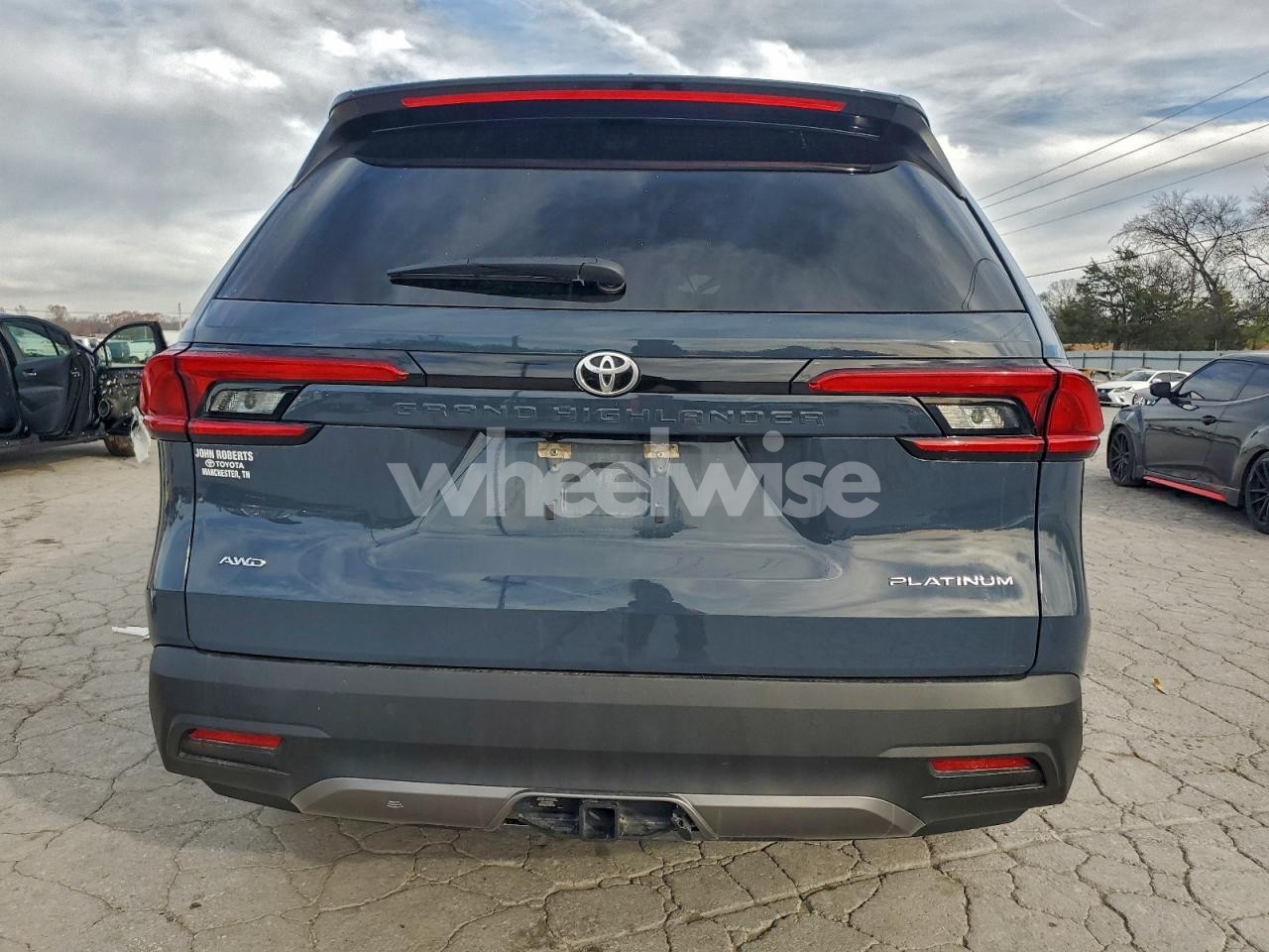 Photo 6 of 2024 TOYOTA GRAND HIGHLANDER XLE (VIN 5TDAAAB51RS039951)
