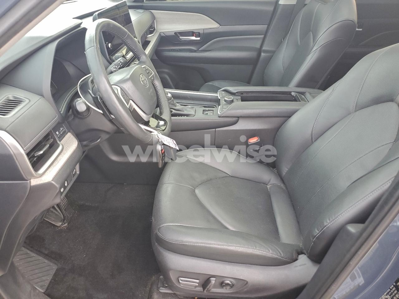 Photo 7 of 2024 TOYOTA GRAND HIGHLANDER XLE (VIN 5TDAAAB51RS039951)