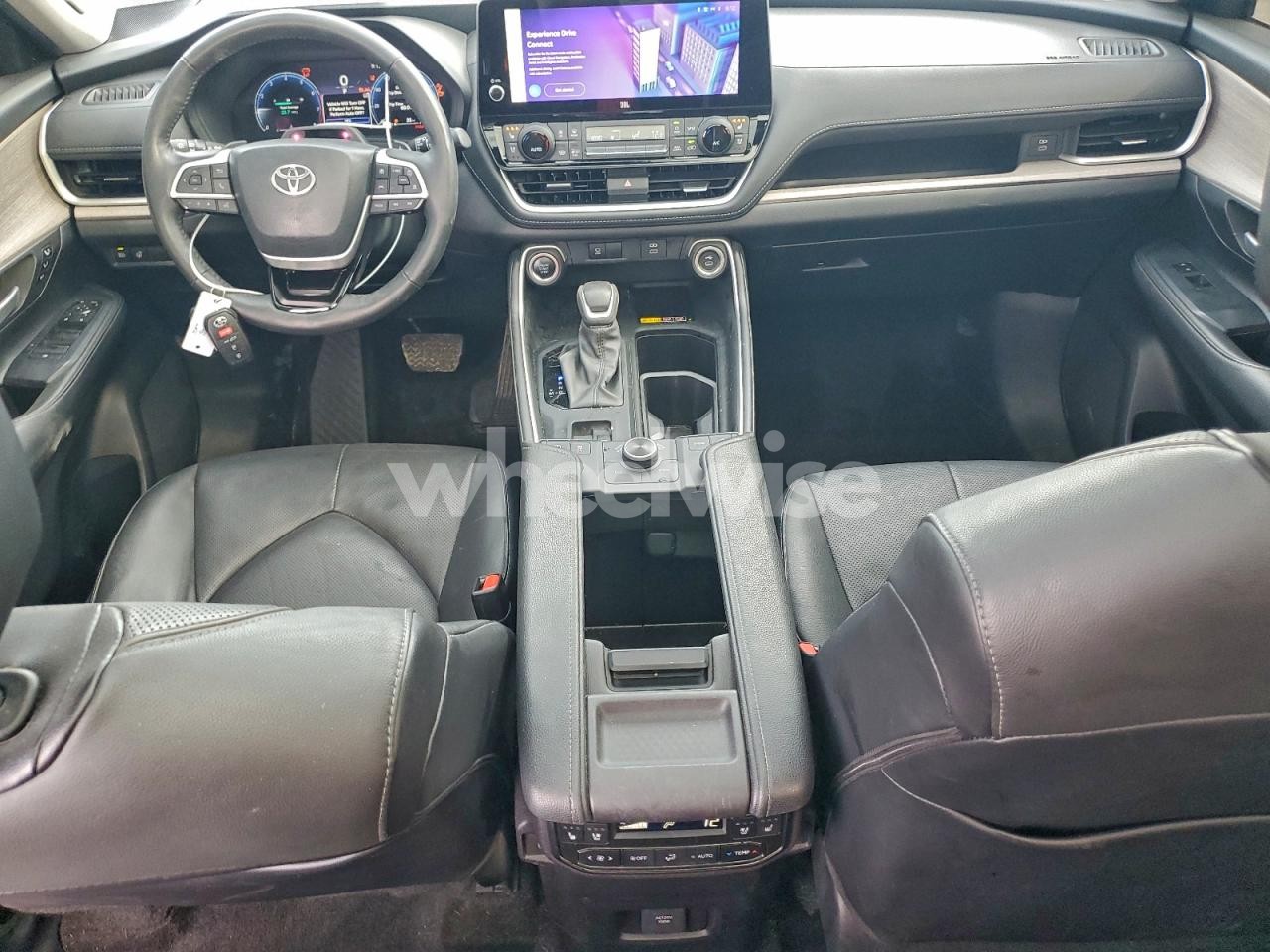 Photo 8 of 2024 TOYOTA GRAND HIGHLANDER XLE (VIN 5TDAAAB51RS039951)