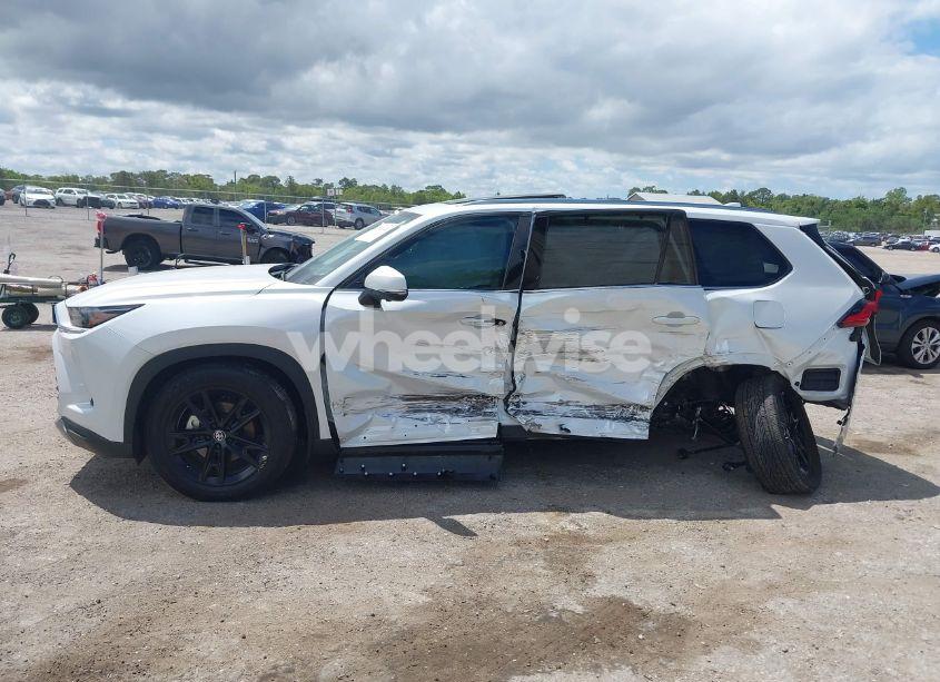 Photo 14 of 2024 Toyota Grand HIGHLANDER PLATINUM (VIN 5TDAAAB51RS041196)