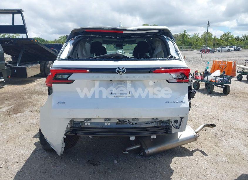 Photo 16 of 2024 Toyota Grand HIGHLANDER PLATINUM (VIN 5TDAAAB51RS041196)