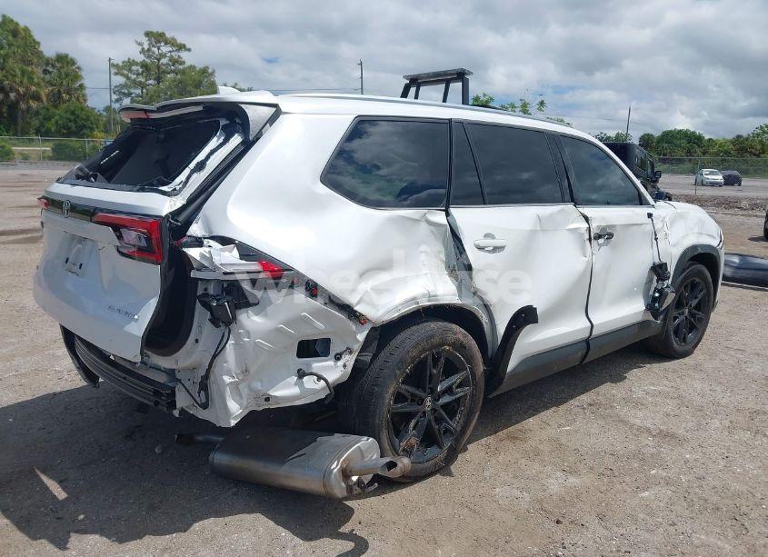 Photo 4 of 2024 Toyota Grand HIGHLANDER PLATINUM (VIN 5TDAAAB51RS041196)