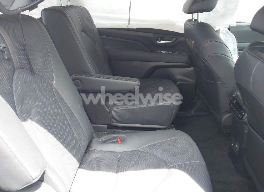 Photo 8 of 2024 Toyota Grand HIGHLANDER PLATINUM (VIN 5TDAAAB51RS041196)