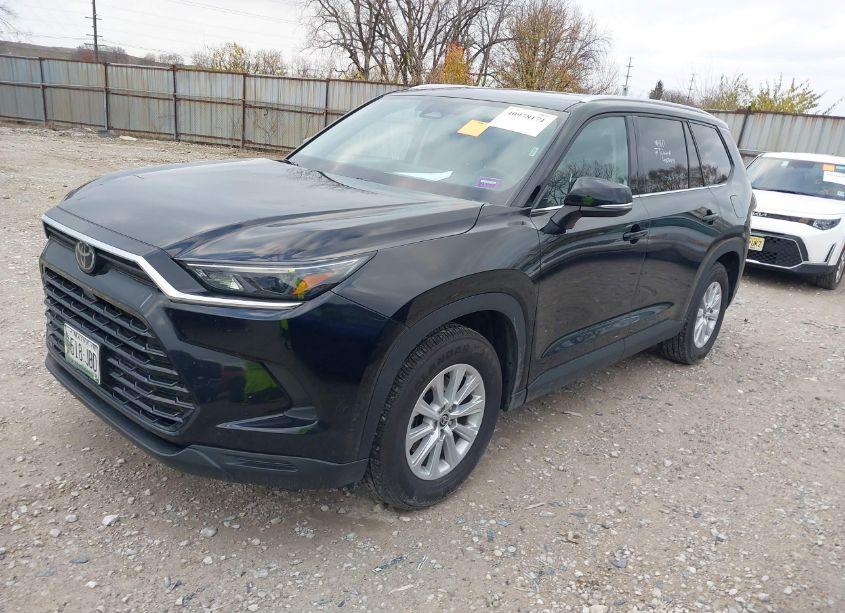 Photo 2 of 2024 Toyota Grand HIGHLANDER XLE (VIN 5TDAAAB51RS050481)