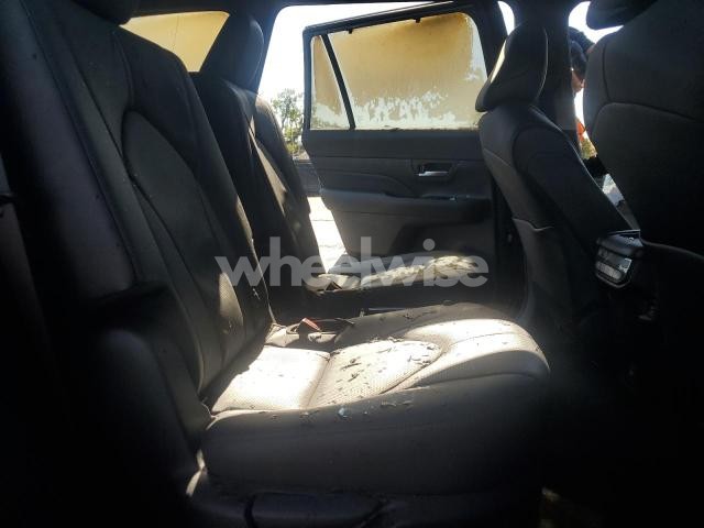 Photo 12 of 2025 TOYOTA GRAND HIGHLANDER LE (VIN 5TDAAAB51SS076780)