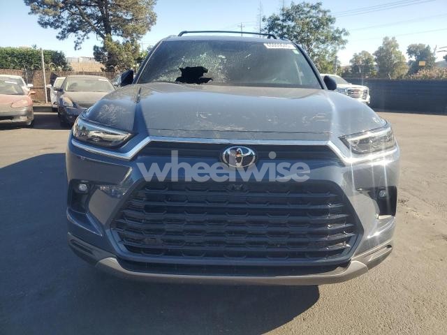 Photo 13 of 2025 TOYOTA GRAND HIGHLANDER LE (VIN 5TDAAAB51SS076780)