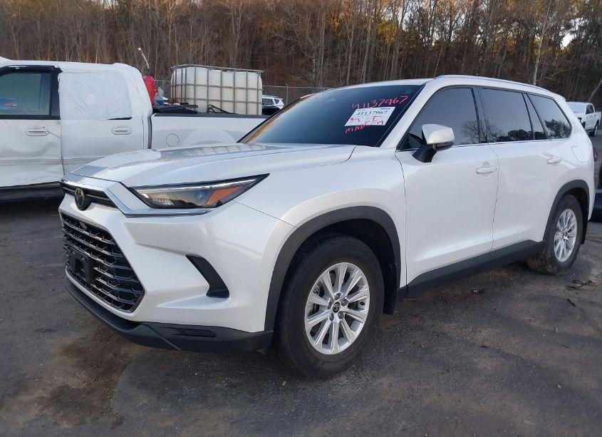 Photo 2 of 2024 Toyota Grand HIGHLANDER XLE (VIN 5TDAAAB52RS023273)