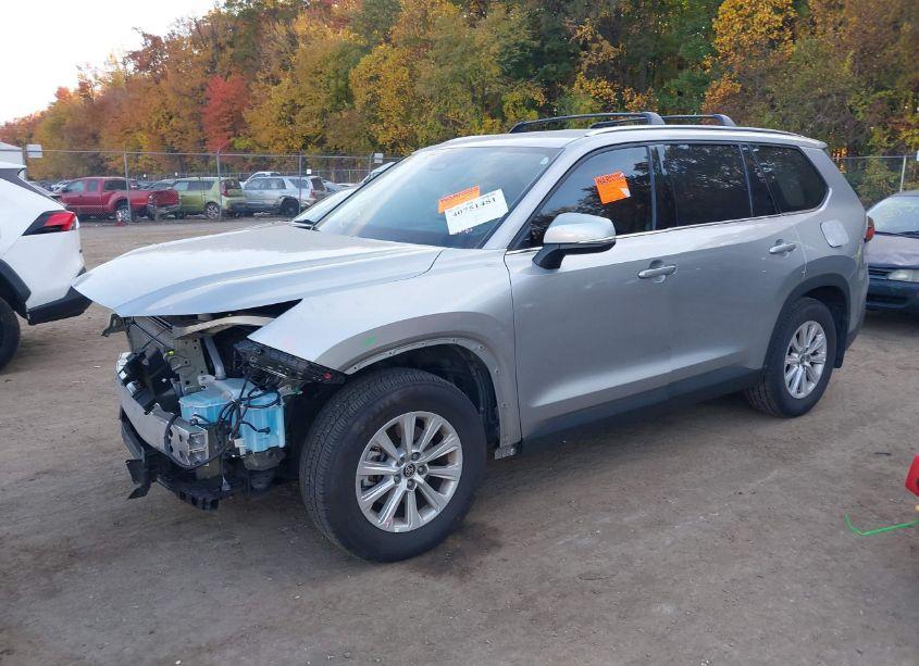 Photo 2 of 2024 Toyota Grand HIGHLANDER XLE (VIN 5TDAAAB52RS028196)