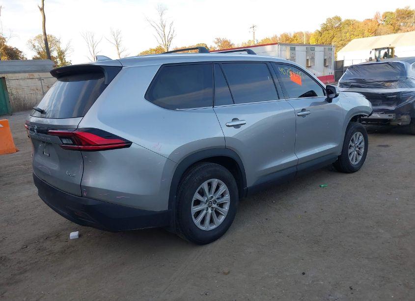 Photo 4 of 2024 Toyota Grand HIGHLANDER XLE (VIN 5TDAAAB52RS028196)