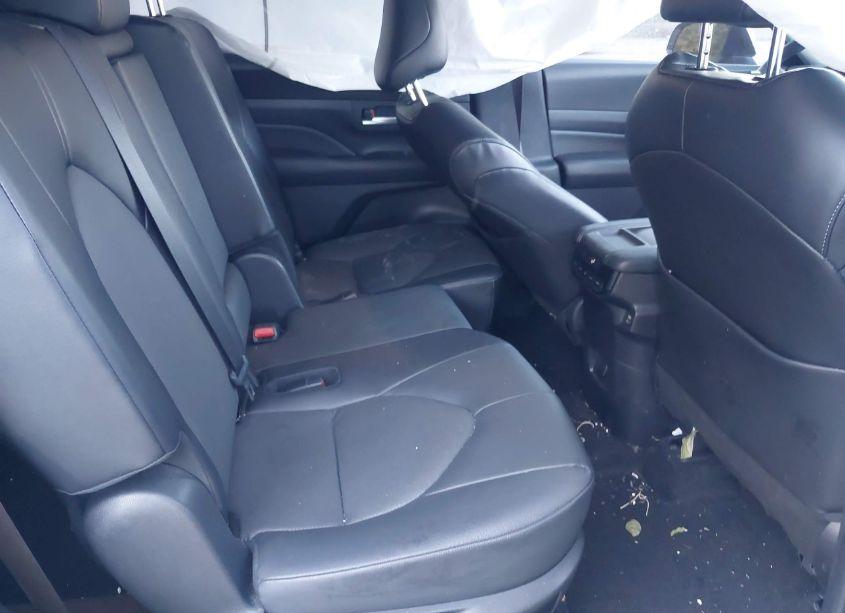 Photo 8 of 2024 Toyota Grand HIGHLANDER XLE (VIN 5TDAAAB52RS028196)