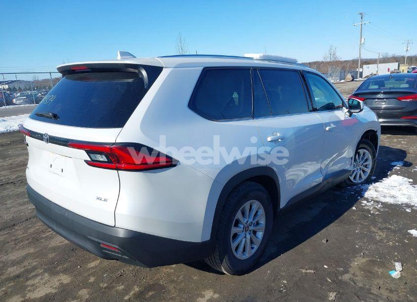 Photo 4 of 2024 Toyota Grand HIGHLANDER XLE (VIN 5TDAAAB52RS043197)