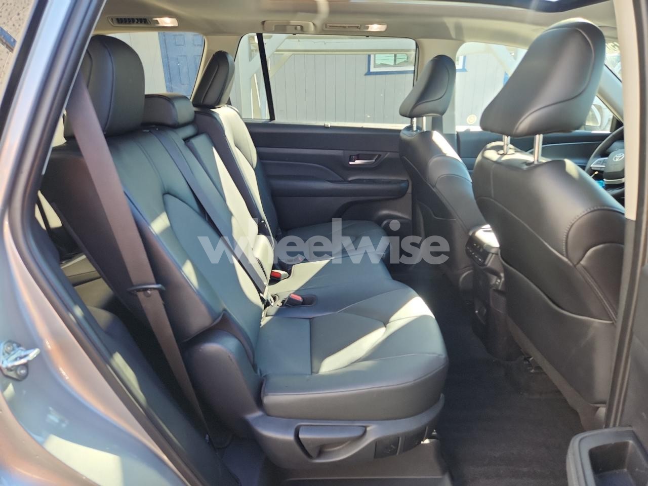 Photo 11 of 2025 TOYOTA GRAND HIGHLANDER LE (VIN 5TDAAAB52SS093667)