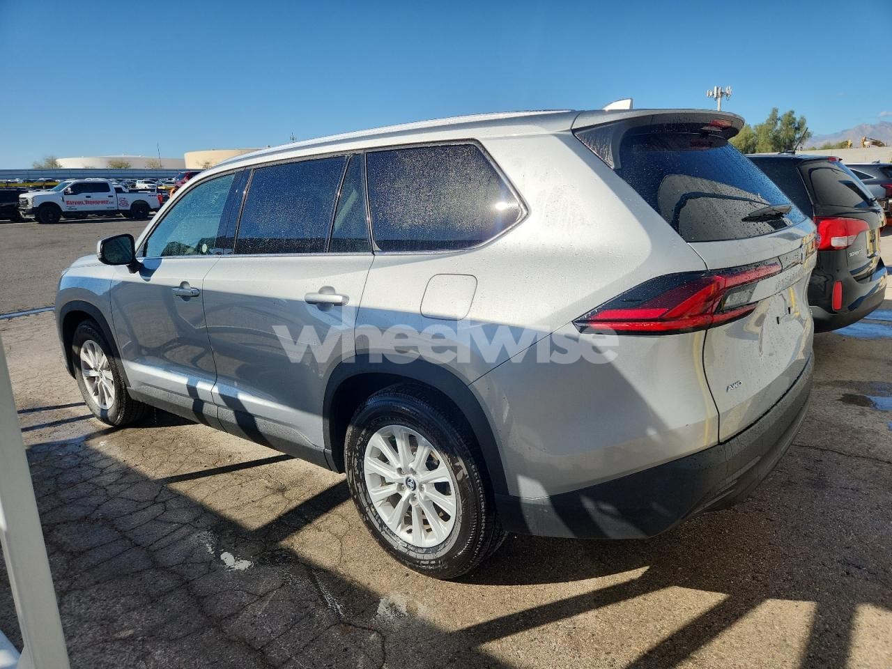 Photo 2 of 2025 TOYOTA GRAND HIGHLANDER LE (VIN 5TDAAAB52SS093667)