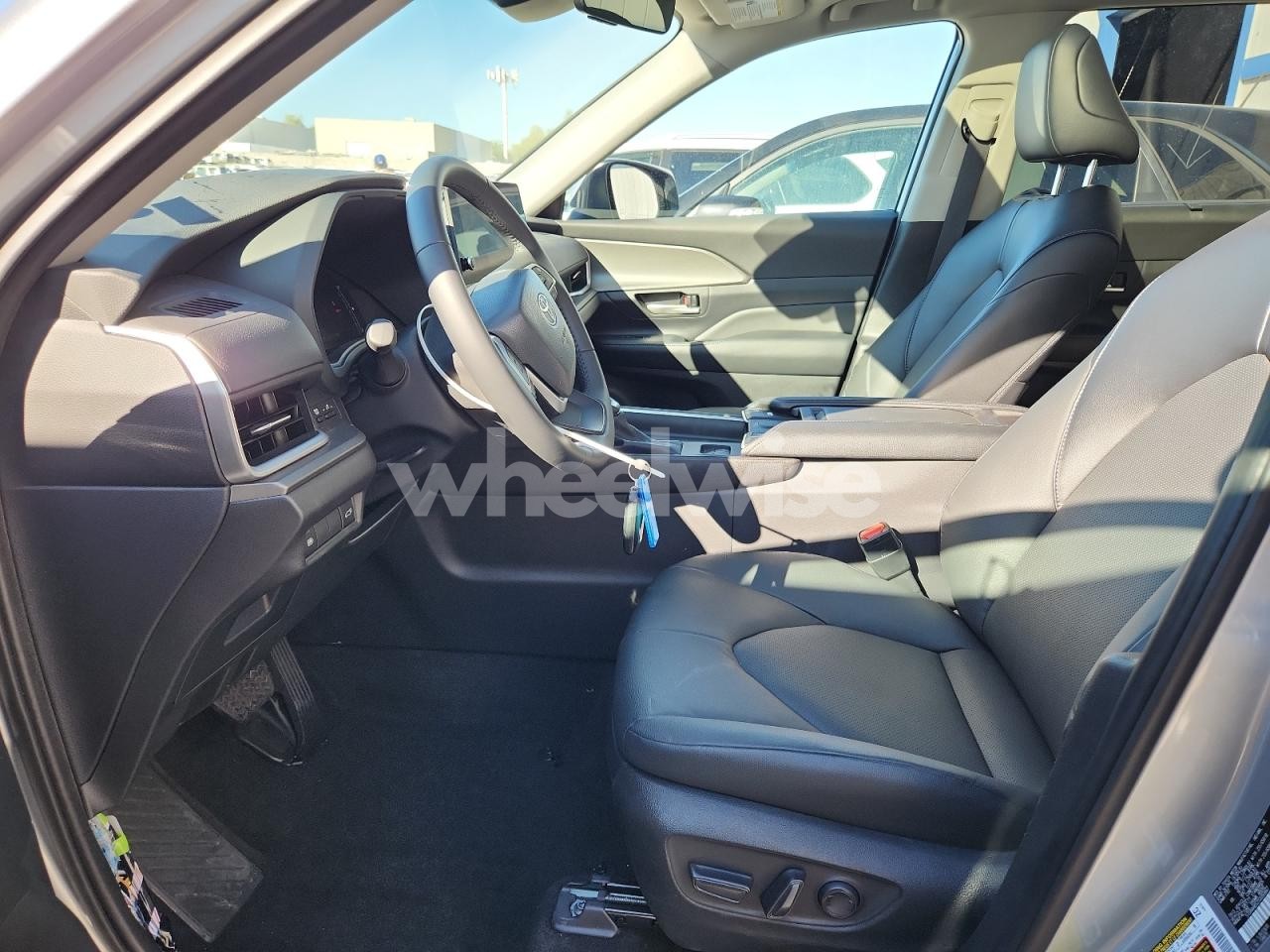 Photo 7 of 2025 TOYOTA GRAND HIGHLANDER LE (VIN 5TDAAAB52SS093667)