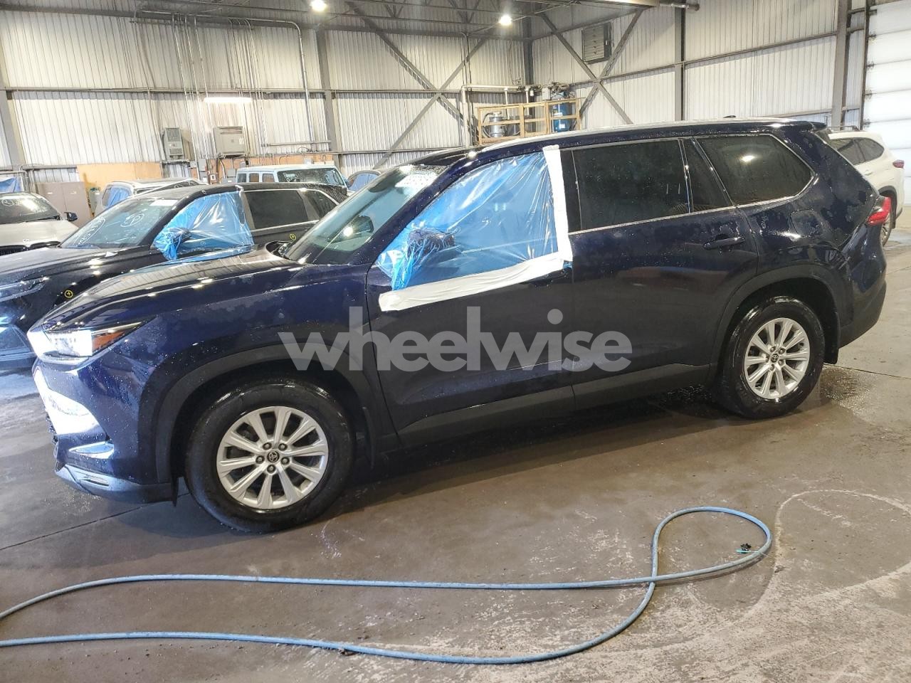 2024 TOYOTA GRAND HIGHLANDER XLE (VIN 5TDAAAB53RS000438) main photo