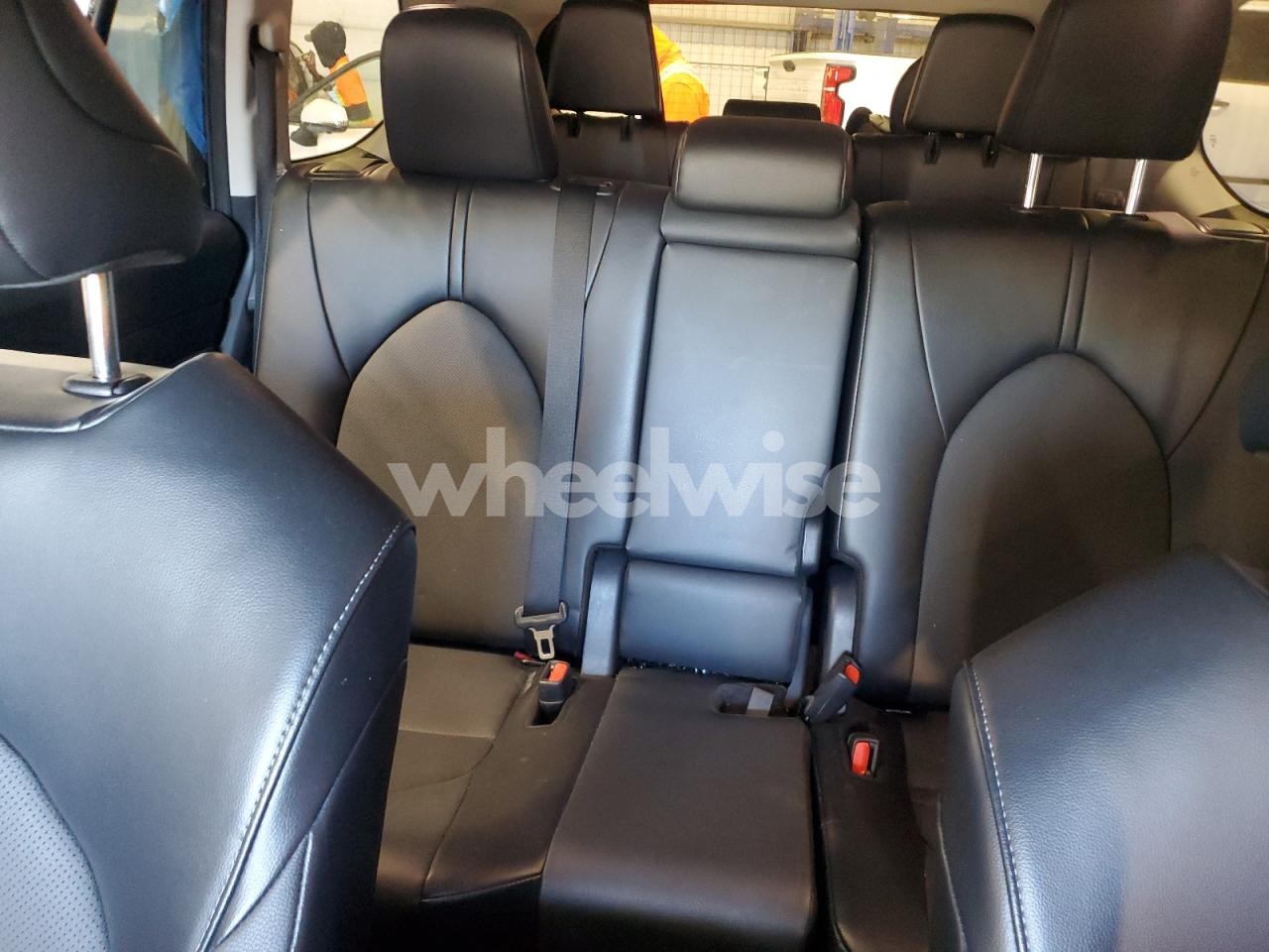 Photo 10 of 2024 TOYOTA GRAND HIGHLANDER XLE (VIN 5TDAAAB53RS000438)