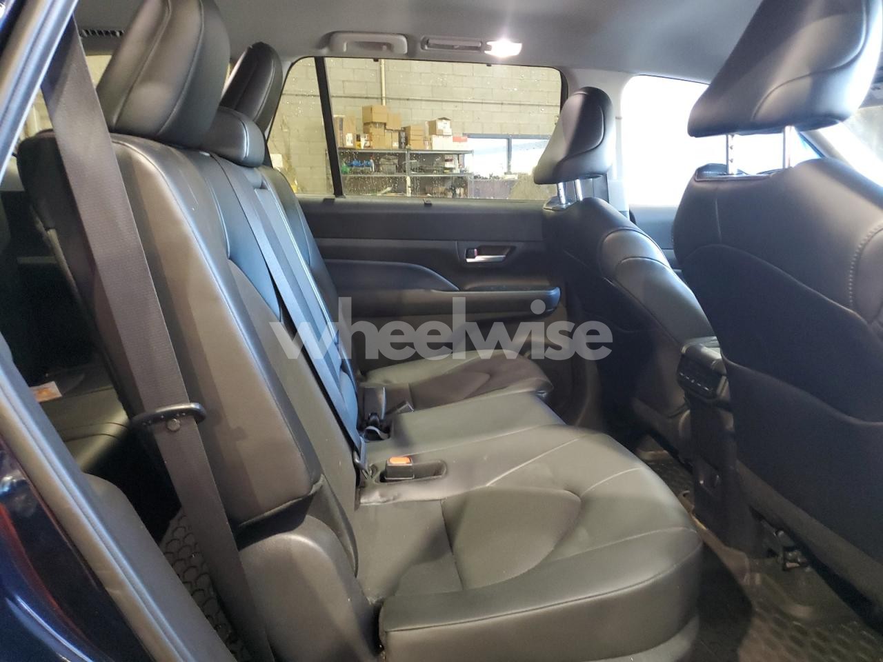 Photo 11 of 2024 TOYOTA GRAND HIGHLANDER XLE (VIN 5TDAAAB53RS000438)