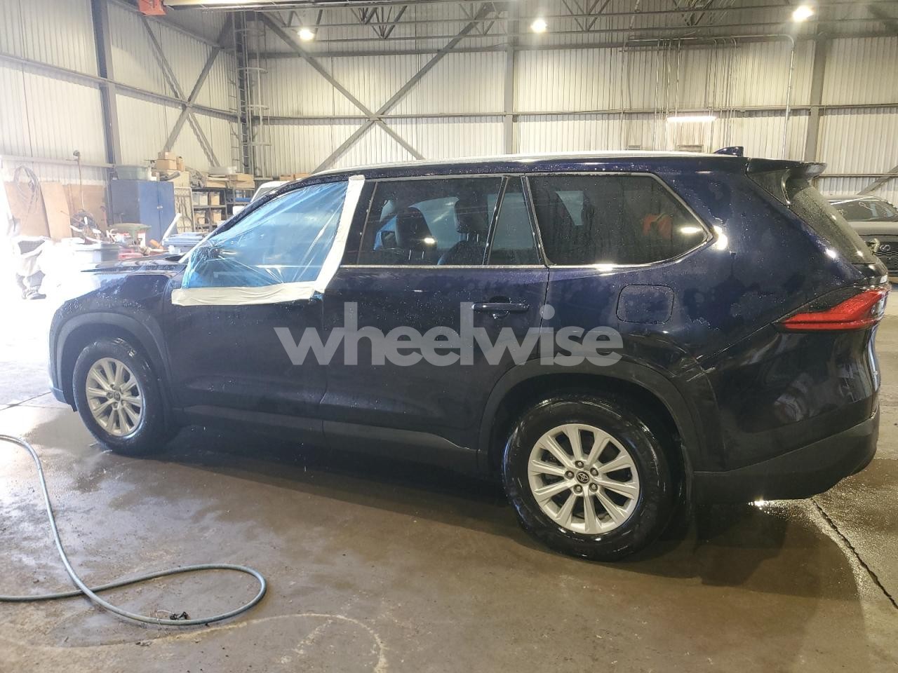 Photo 2 of 2024 TOYOTA GRAND HIGHLANDER XLE (VIN 5TDAAAB53RS000438)