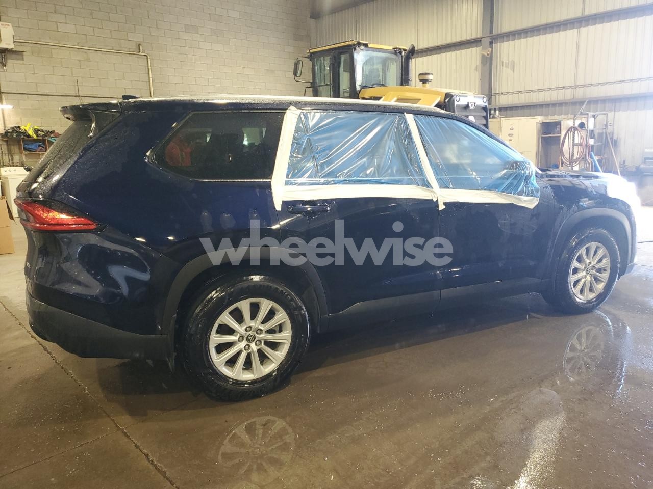 Photo 3 of 2024 TOYOTA GRAND HIGHLANDER XLE (VIN 5TDAAAB53RS000438)