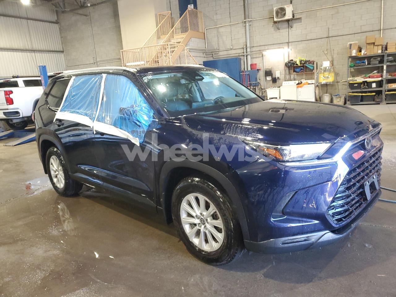 Photo 4 of 2024 TOYOTA GRAND HIGHLANDER XLE (VIN 5TDAAAB53RS000438)