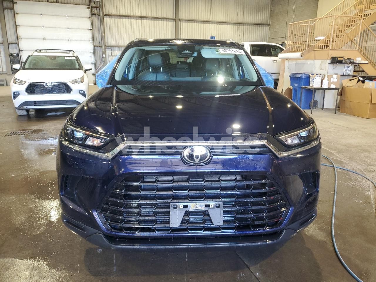 Photo 5 of 2024 TOYOTA GRAND HIGHLANDER XLE (VIN 5TDAAAB53RS000438)