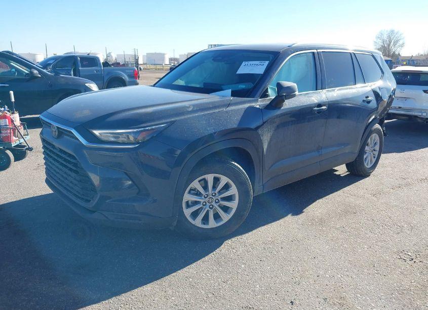 Photo 2 of 2024 Toyota Grand HIGHLANDER XLE (VIN 5TDAAAB53RS045380)