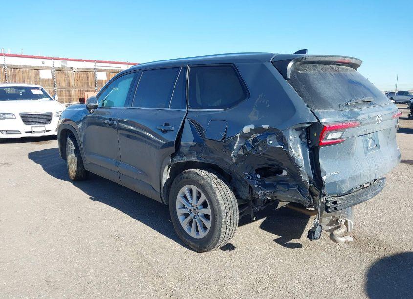 Photo 3 of 2024 Toyota Grand HIGHLANDER XLE (VIN 5TDAAAB53RS045380)