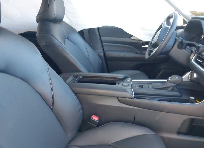 Photo 5 of 2024 Toyota Grand HIGHLANDER XLE (VIN 5TDAAAB53RS045380)