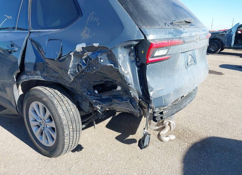 Photo 6 of 2024 Toyota Grand HIGHLANDER XLE (VIN 5TDAAAB53RS045380)