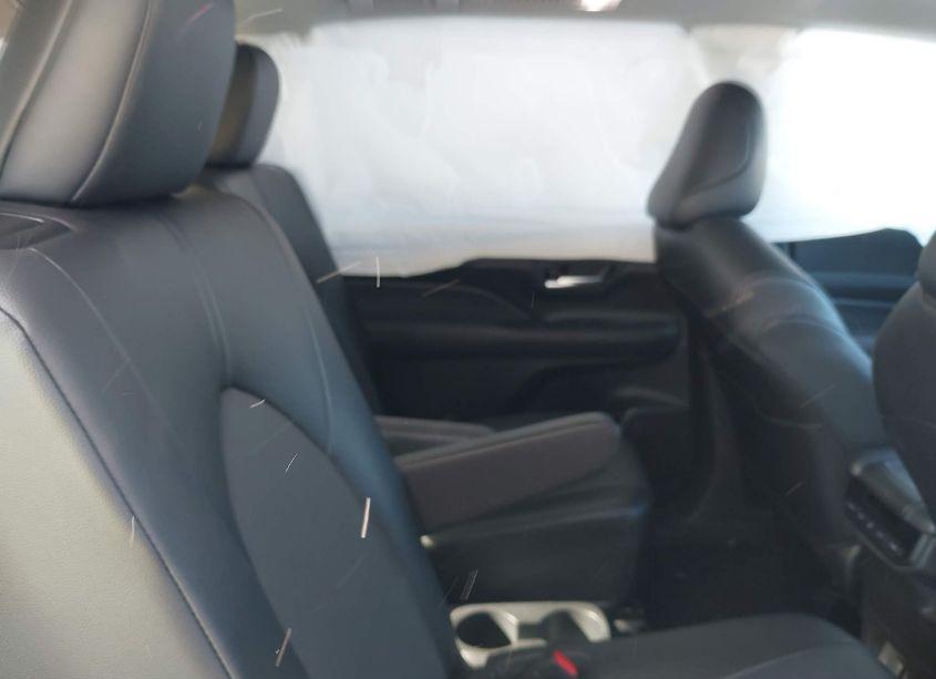 Photo 8 of 2024 Toyota Grand HIGHLANDER XLE (VIN 5TDAAAB53RS045380)