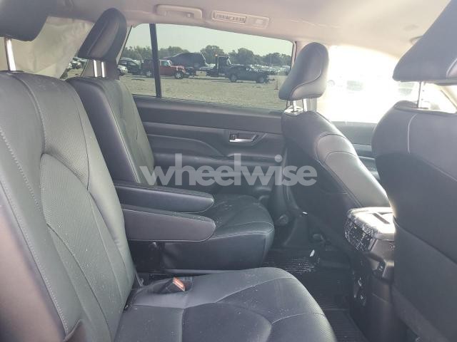 Photo 9 of 2024 TOYOTA GRAND HIGHLANDER XLE (VIN 5TDAAAB54RS019578)