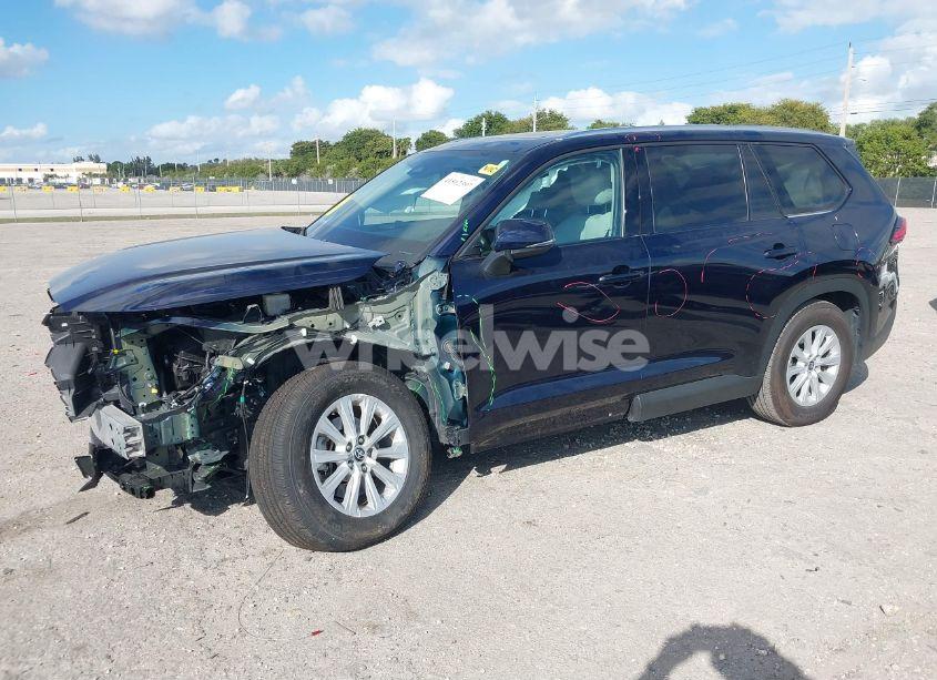 Photo 2 of 2024 Toyota Grand HIGHLANDER XLE (VIN 5TDAAAB54RS021444)