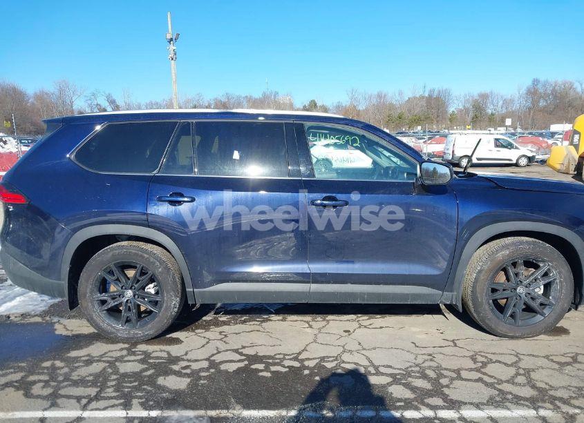 Photo 13 of 2024 Toyota Grand HIGHLANDER PLATINUM (VIN 5TDAAAB54RS035909)