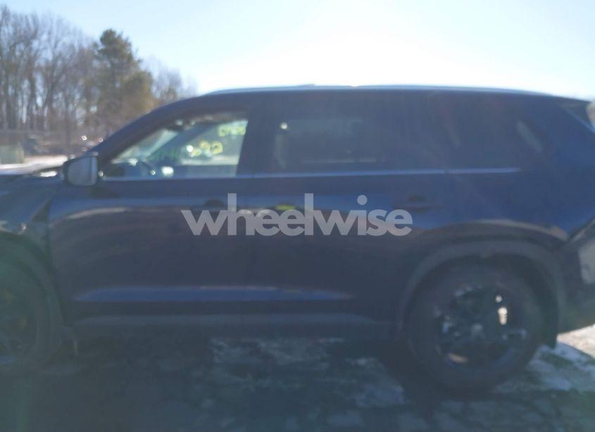 Photo 14 of 2024 Toyota Grand HIGHLANDER PLATINUM (VIN 5TDAAAB54RS035909)