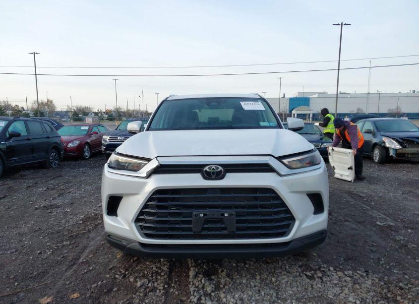 Photo 12 of 2024 Toyota Grand HIGHLANDER XLE (VIN 5TDAAAB54RS043606)