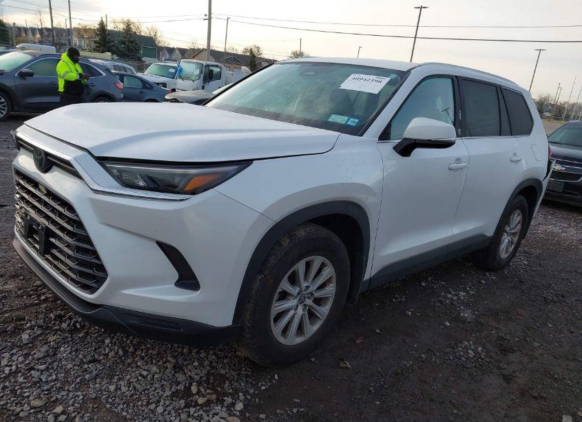 Photo 2 of 2024 Toyota Grand HIGHLANDER XLE (VIN 5TDAAAB54RS043606)