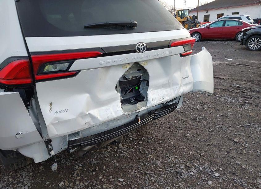 Photo 6 of 2024 Toyota Grand HIGHLANDER XLE (VIN 5TDAAAB54RS043606)