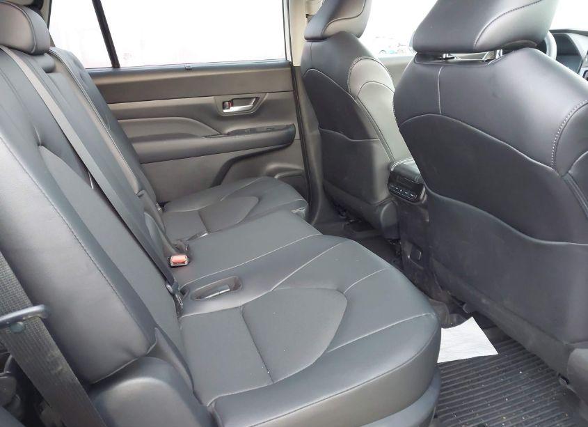 Photo 8 of 2024 Toyota Grand HIGHLANDER XLE (VIN 5TDAAAB54RS043606)