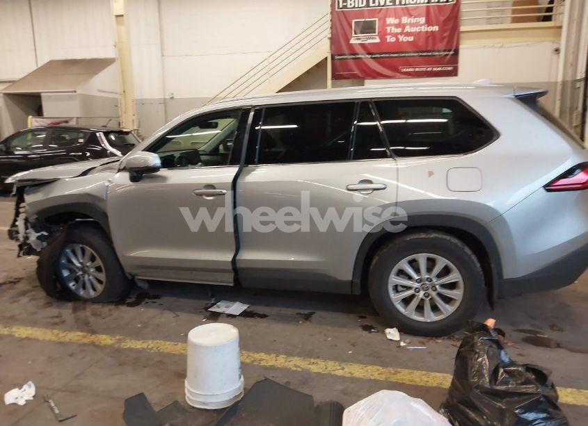 Photo 14 of 2024 Toyota Grand HIGHLANDER XLE (VIN 5TDAAAB55RS013384)