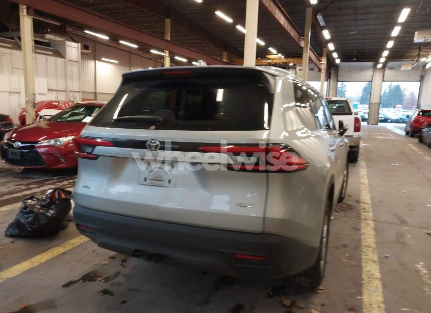 Photo 16 of 2024 Toyota Grand HIGHLANDER XLE (VIN 5TDAAAB55RS013384)