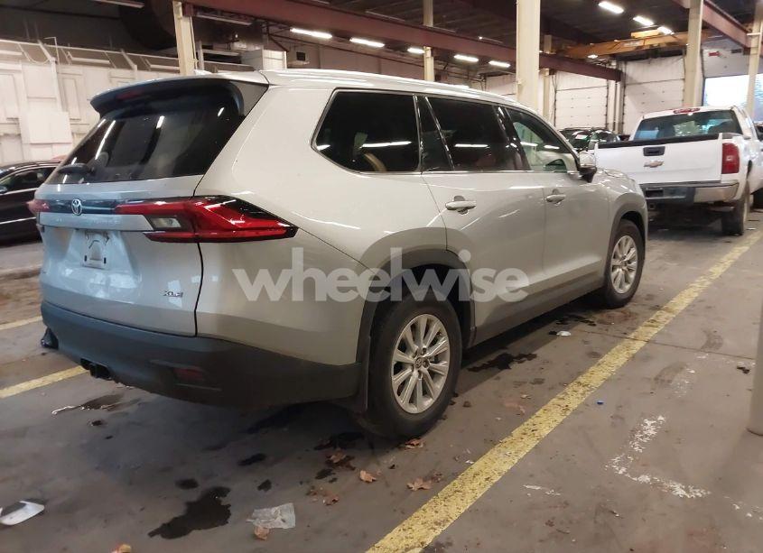 Photo 4 of 2024 Toyota Grand HIGHLANDER XLE (VIN 5TDAAAB55RS013384)