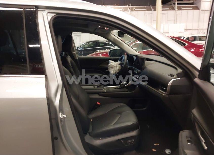 Photo 5 of 2024 Toyota Grand HIGHLANDER XLE (VIN 5TDAAAB55RS013384)