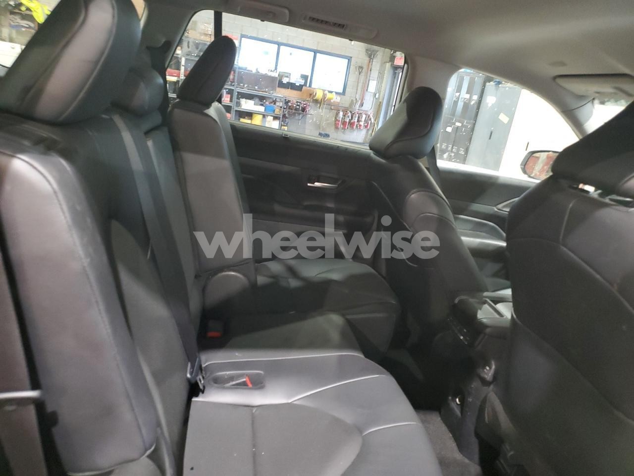 Photo 11 of 2024 TOYOTA GRAND HIGHLANDER XLE (VIN 5TDAAAB55RS020934)