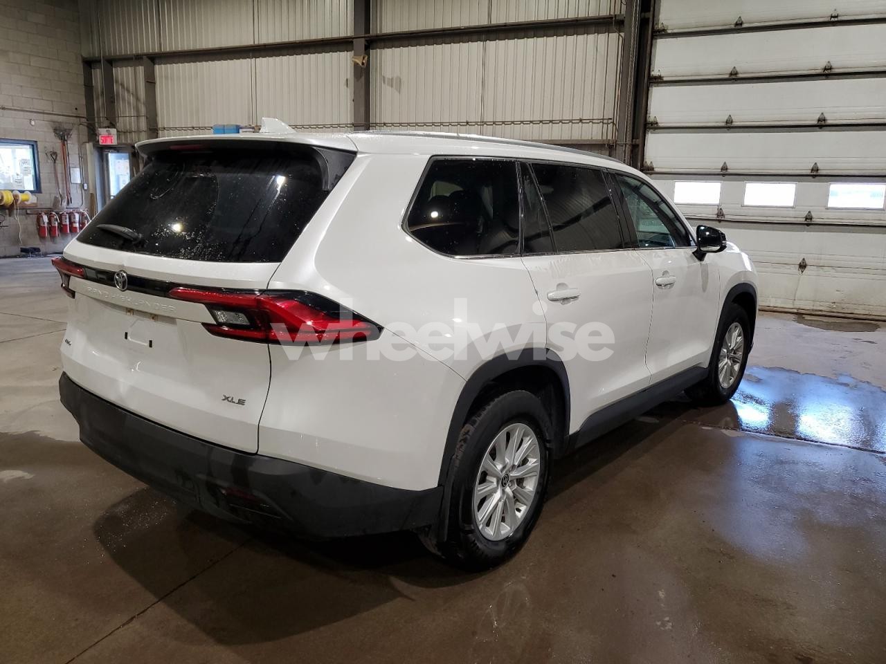 Photo 3 of 2024 TOYOTA GRAND HIGHLANDER XLE (VIN 5TDAAAB55RS020934)