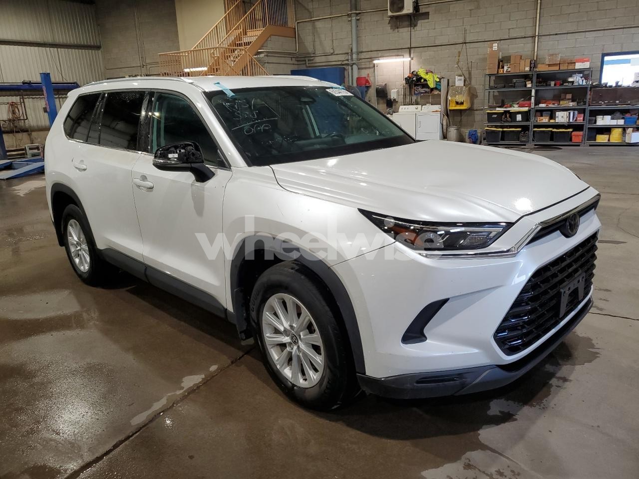 Photo 4 of 2024 TOYOTA GRAND HIGHLANDER XLE (VIN 5TDAAAB55RS020934)