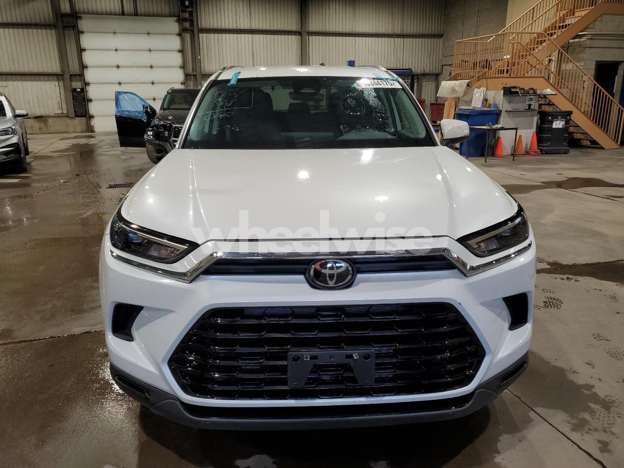 Photo 5 of 2024 TOYOTA GRAND HIGHLANDER XLE (VIN 5TDAAAB55RS020934)